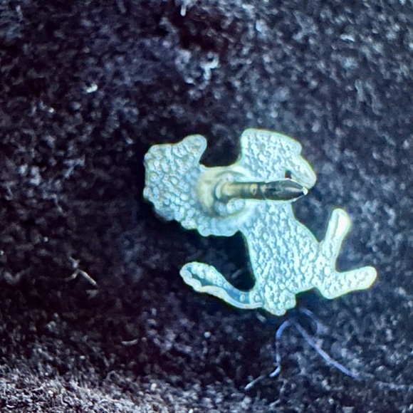 VINTAGE 1980s FERRARI F1 PRANCING HORSE CAVALLINO LOGO LAPEL PIN TIE TACK SILVER - Picture 3 of 6